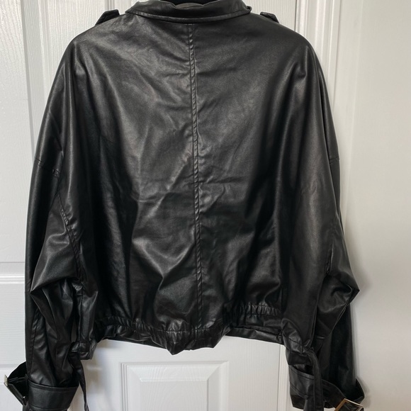 Black faux leather jacket from Pretty Little Thing - Picture 4 of 10